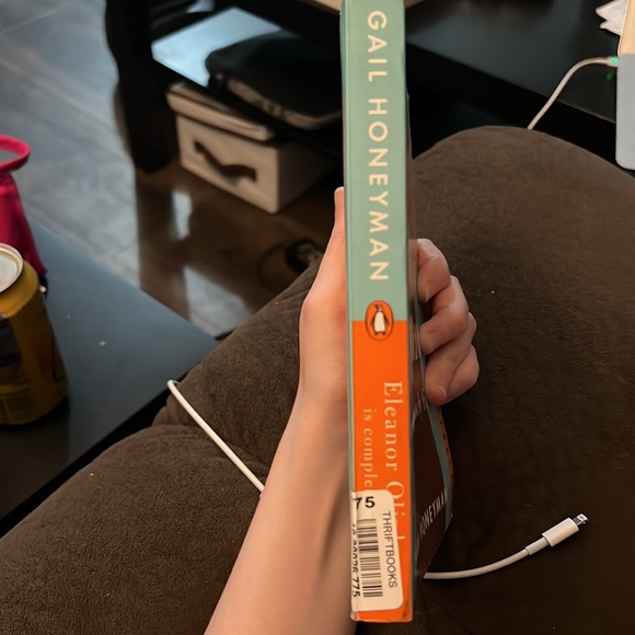 Eleanor Oliphant is Completely Fine by Gail Honeyman - Picture 3 of 3